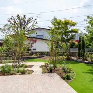 広いお庭を有効に、実用的に使えるようバランスを考え抜いたデザイン。
